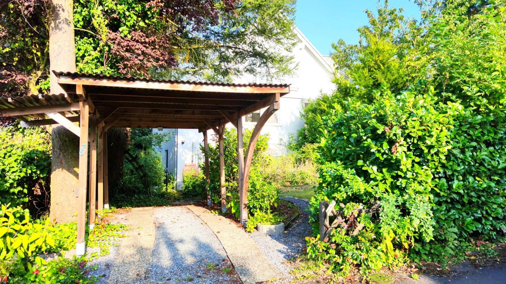 陶努斯施泰因Amselweg Am Waldrand Gelegen Netflix Eigener Carport Uvm公寓 外观 照片